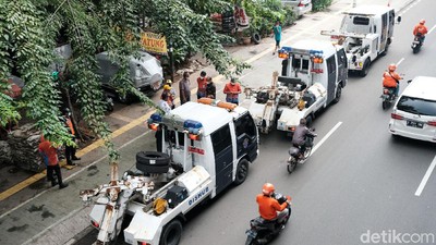 Dishub Razia Lokasi Parkir Liar di Trotoar Rawasari