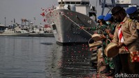 Seperti diketahui, KRI Nanggala-402 dinyatakan hilang kontak pada Rabu (21/4). Beberapa hari kemudian, kapal selam itu dinyatakan tenggelam (subsunk). Ada 53 orang yang gugur dalam insiden tersebut.