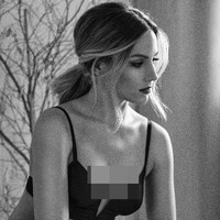 Hal tersebut disampaikan penyanyi asal Spanyol itu ketika mendapatkan komentar seperti, Apa Edurne akan membiarkan De Gea menggendong bayinya sekarang? Saat De Gea kembali ke hotel, Edurne akan berkata dia sedang sakit kepala. Aku akan memilih Edurne untuk Spanyol dan De Gea untuk Eurovision. Foto: Instagram @edurnity