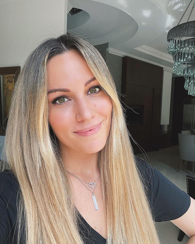 Sebelumnya De Gea pernah diterpa gosip pelecehan anak di bawah umur. Namun Edurne memutuskan untuk percaya pada ayah dari anak satu-satunya itu. Foto: Instagram @edurnity