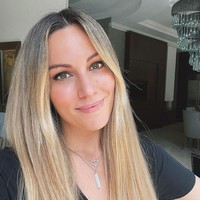 Sebelumnya De Gea pernah diterpa gosip pelecehan anak di bawah umur. Namun Edurne memutuskan untuk percaya pada ayah dari anak satu-satunya itu. Foto: Instagram @edurnity