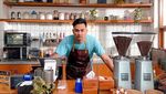 Gaya Keren Panji Saputra, Pak Tirta dalam Suara Hati Istri Saat Meracik Kopi