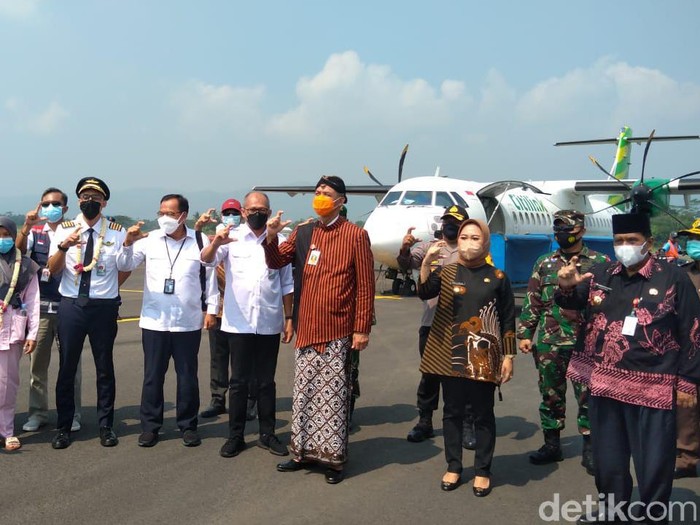 Ganjar Pranowo di Bandara Jenderal Sudirman, Purbalingga