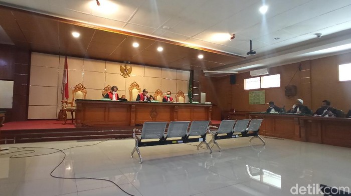 Habib Bahar minta dibebaskan dari tuntutan penganiayaan sopir taksi online