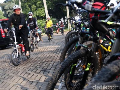 Hari Sepeda Sedunia, Wawali Bandung Gowes ke Balai Kota
