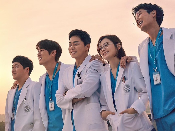 Munculnya PD Na Young Seok Sebagai Cameo di Hospital Playlist Sukses Mengundang Tawa 2 PD Na Young Seok sebagai cameo di Hospital Playlist