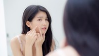 3 Kebiasaan Pakai Makeup yang Diam-Diam Merusak Kulit