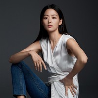 Jun Ji Hyun banyak menginvestasikan uangnya ke bisnis properti. Salah satu aktris Korea Selatan dengan bayaran termahal ini diketahui memiliki beberapa gedung yang tersebar di kawasan Yongsan, Gangnam dan Gangseo. Terbaru, dia membeli sebuah mall di Deungchon-dong, Gangseo, seharga Rp 597 miliar. Foto: dok. Stonehenge