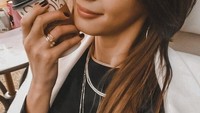 Rumor perselingkuhan yang dilakukan oleh suaminya dikabarkan jadi salah satu permasalahan rumah tangga Jun Ji Hyun. Sampai saat ini kabarnya masih jadi topik hangat. Tapi, Jun Ji Hyun dan sang suami telah membantah rumor perceraiannya ini. Foto: SNS Jun Ji Hyun