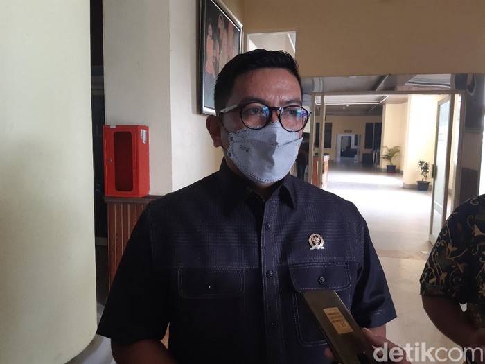 Ketua DPRD Banten Andra Soni