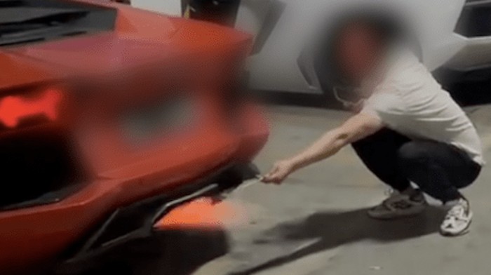 Lamborghini ngebul buat bakar sate