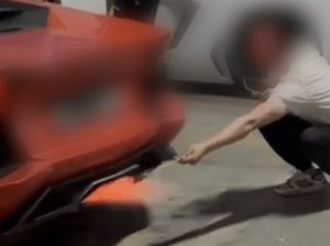 Nyeleneh! Lamborghini Jebol Gegara Dipakai Nyate