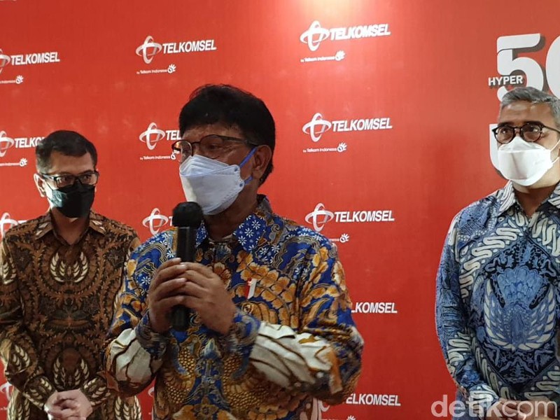Menkominfo Johnny G Plate di Solo Luncurkan 5G