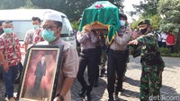 Usai prosesi penghormatan terakhir, sekitar pukul 13.45 WIB, jenazah Paryanto diberangkatkan ke pemakaman. Jenazah dimakamkan di Makam Bakalan, Desa Karanggeneng, Kecamatan Boyolali, Kabupaten Boyolali.