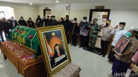 Ini momen saat jenazah disemayamkan di gedung DPRD Boyolali.