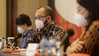 Pendapatan usaha SUPR terutama berasal dari penyewaan infrastruktur milik Perseroan yang terdiri dari penyewaan menara telekomunikasi, penyewaan infrastruktur penguat sinyal di gedung-gedung, dan juga penyewaan dan pemakaian kapasitas infrastruktur jaringan kabel serat optik. Sekitar 86,5% pendapatan Perseroan pada tahun 2020 tercatat berasal dari empat operator telekomunikasi terbesar di Indonesia yaitu PT XL Axiata Tbk, PT Hutchison 3 Indonesia, Telkom Group (termasuk PT Telkom Tbk, PT Telekomunikasi Selular, PT Dayamitra Telekomunikasi), dan PT Indosat Tbk. 
