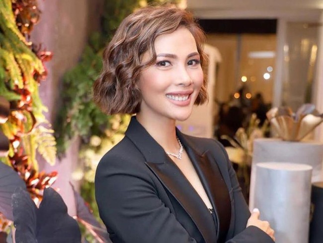 Artis senior Nadia Mulya juga memiliki darah keturunan Belgia dalam dirinya. Darah Belgia dalam diri Nadia didapatkannya dari sang ibu, Anne Mulya. Nggak heran jika Nadia Mulya memiliki hidung mancung dan paras kebule-bulean. Foto: Dok. Pribadi