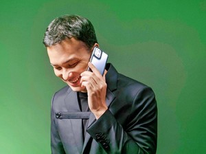 Pertimbangan Nicholas Saputra Saat Memilih HP