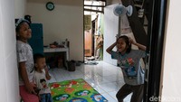 Menurut rencana, Gubernur DKI Jakarta Anies Baswedan akan meninjau rumah panggung saat rampung dibangun.