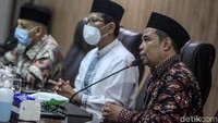 Harun Al Rasyid (kanan) menyebut pekerjaan yang selama ini mereka jalani dapat berjalan dengan baik di tengah perbedaan.