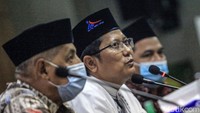 Cholil Nafis memberikan keterangan terkait kedatangan Harun Al Rasyid.