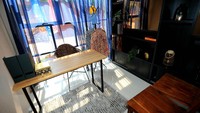 Rumah di Golden Cikeas mengangkat tema villa dengan fasad terbuka, memiliki banyak akses terhadap angin dan cahaya matahari. Fasad menggunakan kombinasi material homogeneus tile dengan corak earthy, conwood dengan corak kayu, dan color scheme hangat warna cokelat ke hitam. Diharapkan penghuni akan merasakan ambience yang hangat dan homy nantinya ketika menempati unit-unit di kawasan ini.