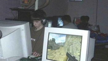 Gamer ekstrem terlihat di bagian atas. Foto: Bored Panda