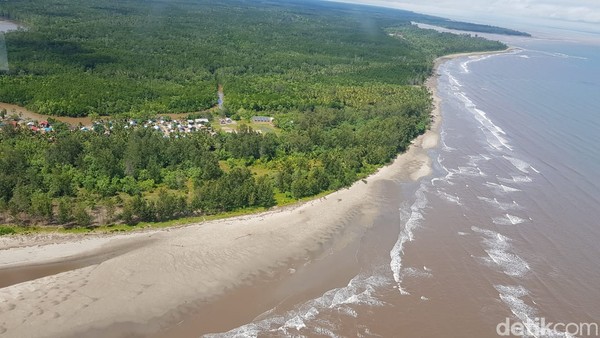 Foto Pulau Keakwa  Si Cantik Harta Karun Perang Dunia II