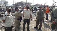 Menurutnya lapak pedagang ditertibkan agar tidak menstrelisasi lingkungan jalur rel dari benda atau bangunan yang dapat menyebabkan gangguan serta membahayakan operasional kereta api.