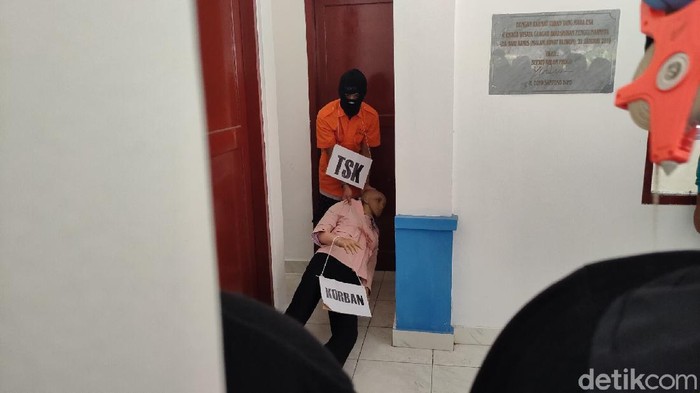 Rekonstruksi pembunuhan wanita muda di Kulon Progo. Rekonstruksi digelar Kamis (3/6/2021)