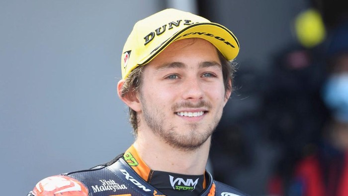 JEREZ DE LA FRONTERA, SPAIN - MAY 01: Remy Gardner of Australia and Red Bull KTM Ajo  celebrates the Moto2 pole position at the end of the qualifying practice during the MotoGP of Spain - Qualifying at Circuito de Jerez on May 01, 2021 in Jerez de la Frontera, Spain. (Photo by Mirco Lazzari gp/Getty Images)