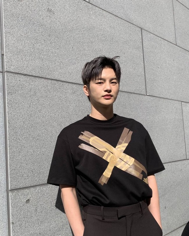 Seo In Guk sukses menurunkan berat badan setelah memenangkan kontes Superstar K. Aktor Korea paling ganteng pilihan penggemar itu berkali-kali ditolak agensi saat berjuang dengan dietnya. Foto: dok. Instagram @seo_cccc