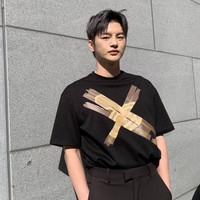 Seo In Guk sukses menurunkan berat badan setelah memenangkan kontes Superstar K. Aktor Korea paling ganteng pilihan penggemar itu berkali-kali ditolak agensi saat berjuang dengan dietnya. Foto: dok. Instagram @seo_cccc