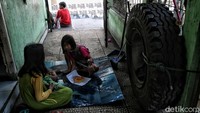 Sebab, sampai saat ini pihaknya masih melakukan tracing terhadap warga yang kontak erat dengan kasus COVID-19.  