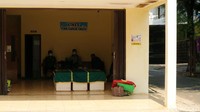 Ruang pemulasaraan jenazah pasien terkonfirmasi positif COVID-19 di RSUD dr Loekmnohadi, Kudus.