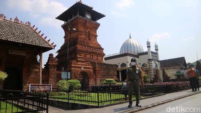 Suasana Kudus Saat Corona Tengah Tinggi Kabupaten Kudus, Jawa Tengah menjadi zona merah penyebaran virus Corona atau COVID-19. Lalu bagaimana kondisi Kudus saat ini?