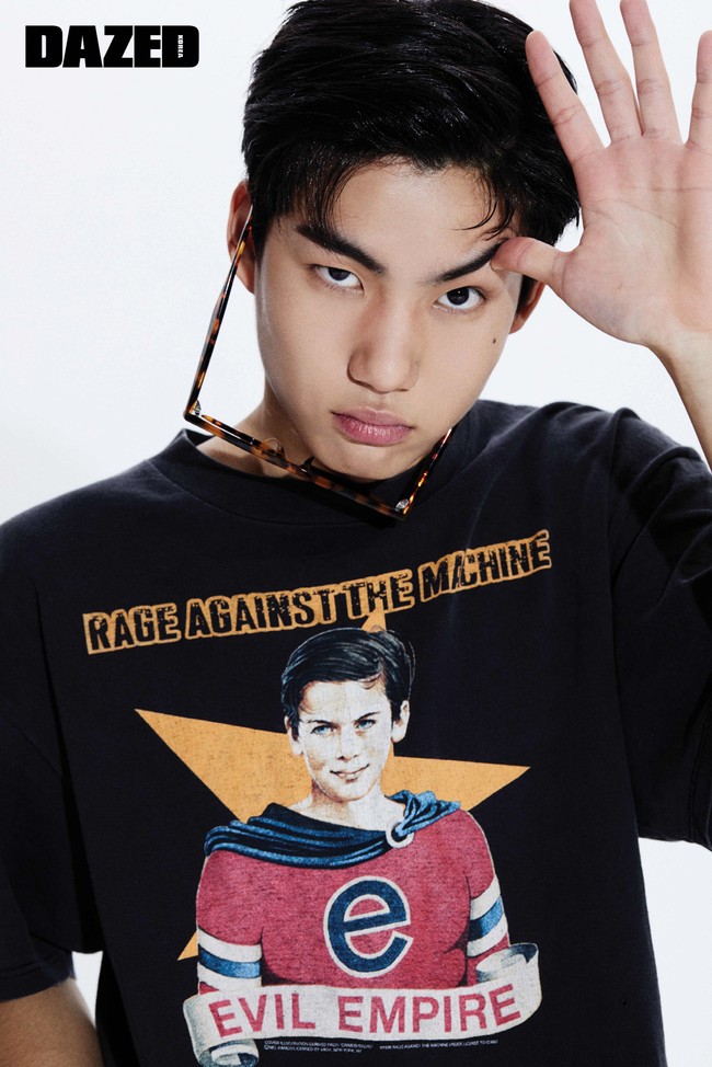 Tak banyak yang tahu, sang aktor memiliki darah Malaysia. Ayahnya berasal dari Negara Jiran dan memiliki darah Cina. Tang Joon Sang kemudian mengikuti kewarganegaraan ibunya. Foto: dok. Dazed Korea