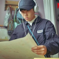 Tahun 2021 menjadi titik balik karier Tang Joon Sang. Ia dikenal sebagai Han Geu Ru, pembersih trauma yang mengidap sindrom Asperger dalam drama Korea Move to Heaven. Foto: dok. Netflix