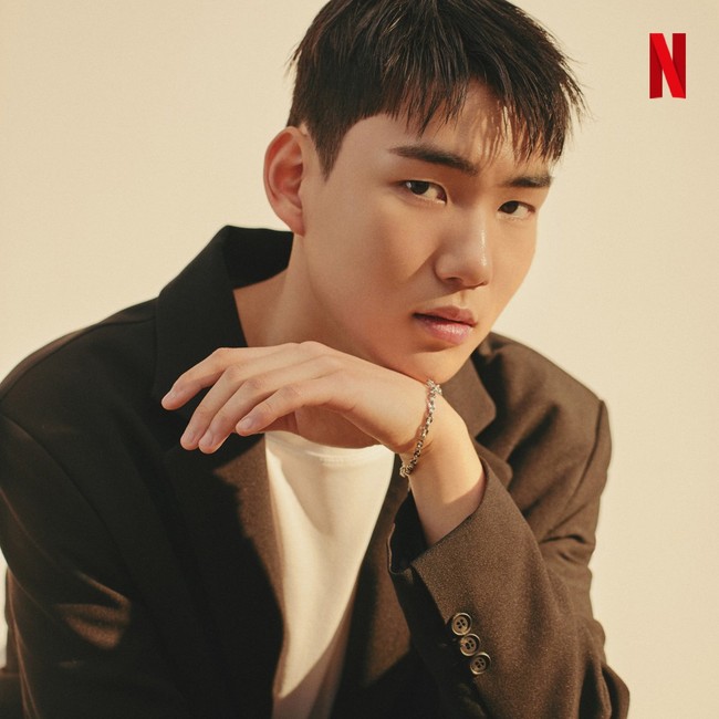 Akting Tang Joon Sang kembali menuai pujian dari netizen. Dalam drama Korea on going Racket Boys, ia dapat bermain bulu tangkis layaknya seorang atlet yang sudah terlatih. Foto: dok. Netflix