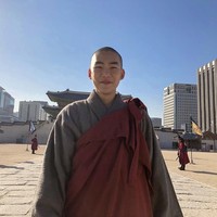 Tang Joon Sang pun melebarkan sayap hingga membintangi film layar lebar seperti Seven Years of Night dan Birthday. Ia rela menggunduli kepalanya demi film The King’s Letters. Foto: dok. Instagram t_js0813