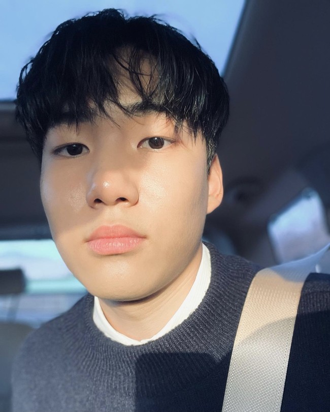 Sang aktor resmi debut di televisi, lewat drama Korea Pluto Secret Order pada 2014. Ia kemudian menjadi pemeran pendukung di Single-minded Dandelion dan A Poem A Day. Foto: dok. Instagram t_js0813