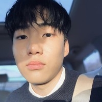 Sang aktor resmi debut di televisi, lewat drama Korea Pluto Secret Order pada 2014. Ia kemudian menjadi pemeran pendukung di Single-minded Dandelion dan A Poem A Day. Foto: dok. Instagram t_js0813