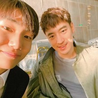 Aktingnya sukses bikin penonton Move to Heaven mewek. Terlebih, Tang Joon Sang menjalin chemistry kuat dengan Lee Je Hoon yang menjadi walinya setelah kematian sang ayah. Foto: dok. Instagram t_js0813