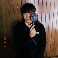 Tak lama setelah itu, drama Korea Racket Boys pun tayang. Tang Joon Sang dikisahkan sebagai mantan atlet bulu tangkis yang narsis dan kompetitif, bernama Yoon Hae Kang. Foto: dok. Instagram t_js0813