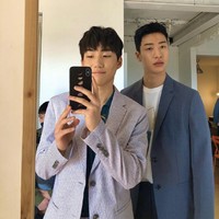 Nyatanya, aktor berumur 17 tahun ini lebih dulu populer lewat Crash Landing on You. Ia bikin penonton gemas dengan aksinya sebagai maknae dari tim tentara Korea Utara. Foto: dok. Instagram t_js0813