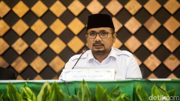 Menteri Agama Yaqut Cholil Qoumas memberikan pengumuman tentang nasib ibadah haji di Kementerian Agama, Jakarta, Kamis (3/6/2021). Hadir dalam pengumuman soal haji 2021 tersebut pimpinan Komisi VIII DPR, Sekjen Pengurus Besar Nahdlatul Ulama (PBNU), Sekjen Majelis Ulama Indonesia, dan Kepala BPKH.