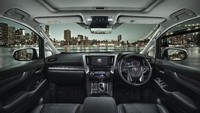 Sementara pada sisi interior, Speedometer Ring pada New Vellfire kini juga diberikan aksen warna merah untuk meningkatkan aura sporty di dalam mobil. Untuk melengkapi pilihan pelanggan, Toyota juga menawarkan pilihan warna baru untuk New Vellfire yaitu Sparkling Black Pearl. Foto: Dok. Toyota