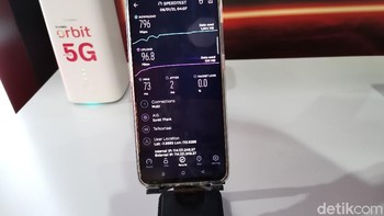 Uji coba di Balai Kota Solo untuk jaringan 5G Telkomsel tertinggi mencapai angka 796 Mbps. (Foto: Aisyah Kamaliah/detikcom)