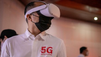 Uji coba di GraPARI Solo dari kemampuan download file berukuran 1 GB. Dengan memakai 5G, file dapat selesai diunduh dalam waktu 40 detik. Sementara itu, jaringan 4G makan waktu sampai 1 menit 10 detik. (Foto: Telkomsel)