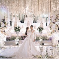 Nanda mengatakan konsep dan tema pernikahannya sesuai dengan apa yang ia impikan selama ini. Alhamdulillah aku bisa mewujudkan My Wedding Dream, untuk konsepnya lebih ke fairy tale sih jadi kaya castle-castle, kereta kencana dan lainnya gitu, ucapnya dengan ramah. Foto: Dok. Instagram @nandaarsynt.